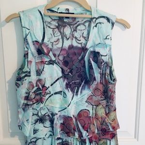 Floral V-neck Tiered Sleeveless Top